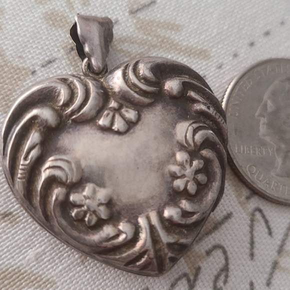 Antique 925 Sterling Repousse Heart Locket - Picture 1 of 6